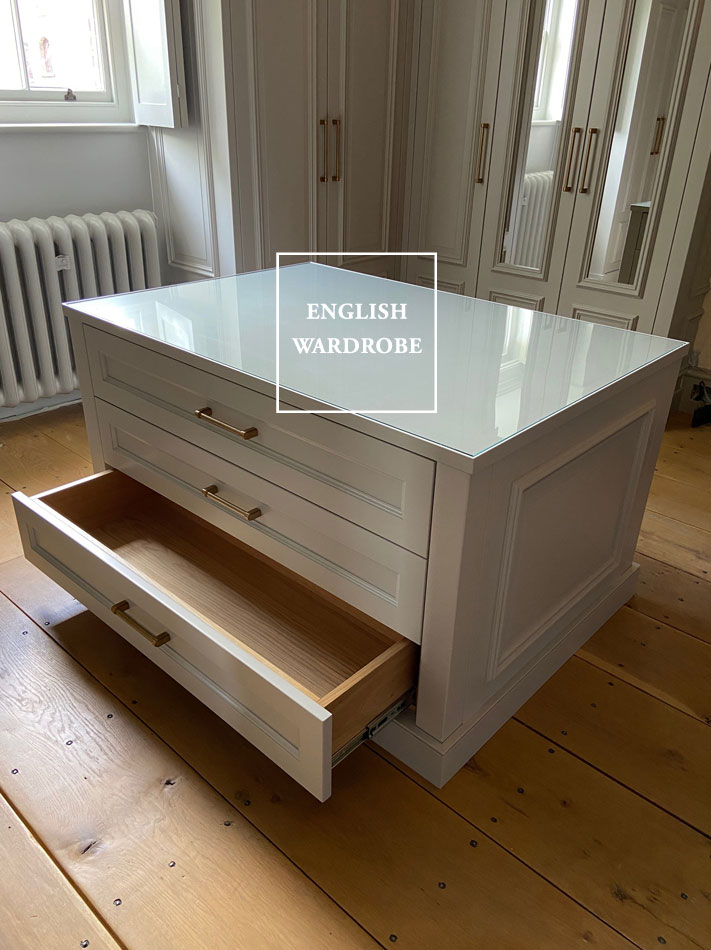 London Town House Bedroom Island